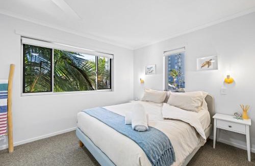 Caloundra Apartment | Ocean and Passage View, Steps to Beach and Cafés