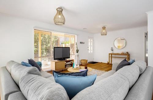 Tootgarook House | Ocean Bay Retreat - Relish in Gorgeous Beachy Style