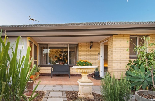 Hallett Cove Apartment | Ocean Breeze Studio 2min walk to train and ocean