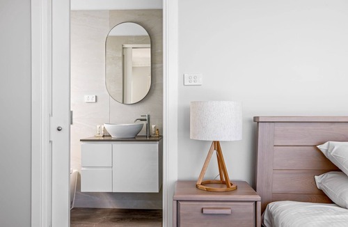 Bundeena House | Ocean Front Luxury - The Lambeth Walk