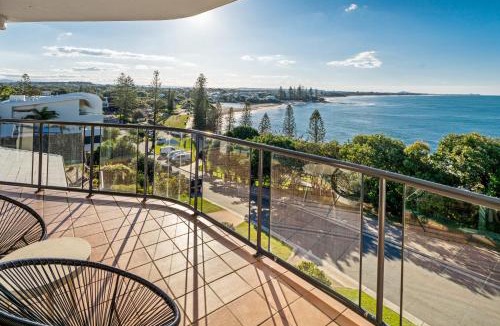Moffat Beach Apartment | Ocean Front Views with Rooftop Terrace