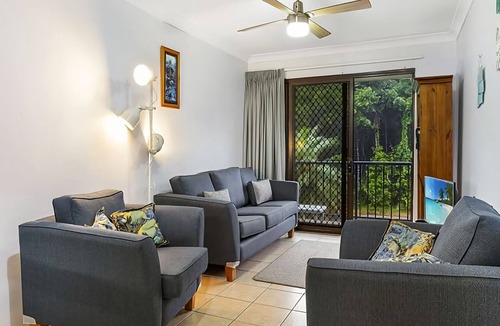 Sawtell Apartment | Ocean Sands 5 is a fully furnished two bedroom unit located on the first floor, next to the beach.