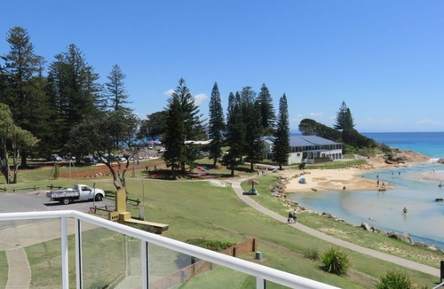 South West Rocks Apartment | OCEAN SHORES 16 - 50 METRES TO BEACH & POOL IN COMPLEX