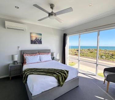 Halls Head Apartment | Ocean View Beach House !