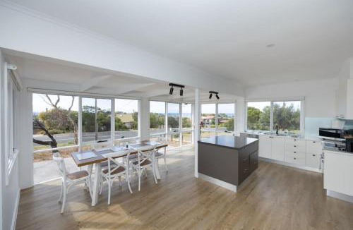 Surf Coast House | Ocean View Cottage - Anglesea
