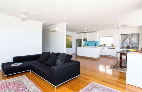 North Bondi Apartment | Ocean view luxury 3 bedroom home with balcony