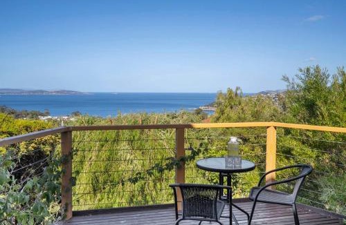 Blackmans Bay House | Ocean Views 20kms from CBD Sleeps 10