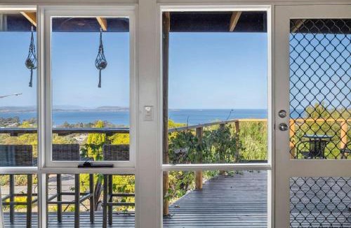 Blackmans Bay House | Ocean Views 20kms from CBD Sleeps 10