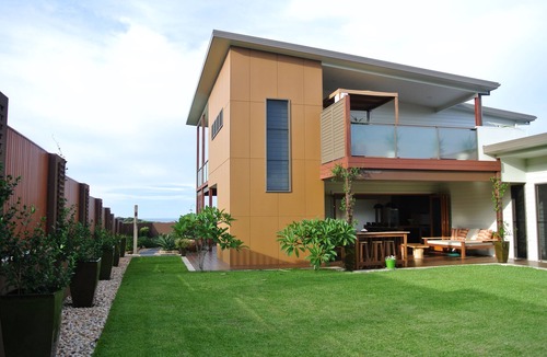 Emerald Beach House | Ocean views, Kangaroos and a Beach House Getaway in the ideal destination.