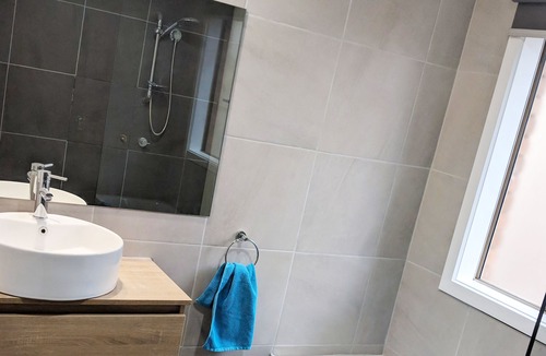 Portarlington House | Ocean views, perfect for family getaways. Sleeps 12. Pet friendly - large yard
