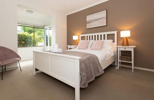 Malua Bay House | Ocean Views Walk to Malua Beach EV & Pet Friendly