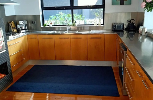 Port Kembla House | OCEANFRONT, PORT KEMBLA n- Sleeps 10n- 4 Bedroomsn- + Foldoutn- Great Viewsn