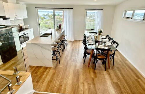 San Remo House | Oceania Vista - Modern Retreat near San Remo Beach