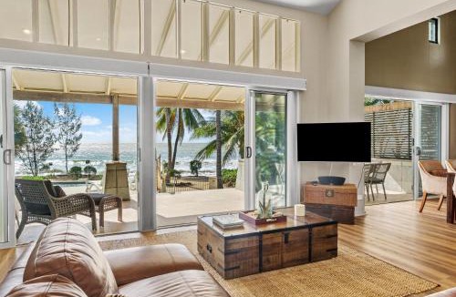 Mowbray House | Oceans Edge Beach House At Oak Beach