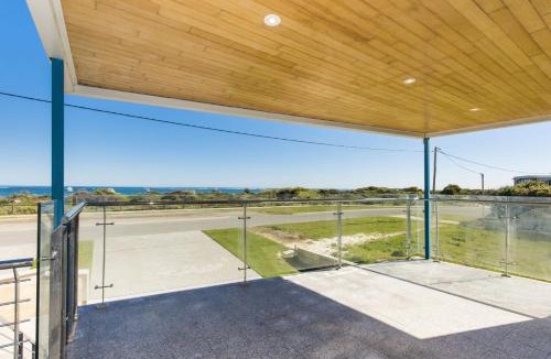 Lancelin House | Oceans Waves - Luxury Apartment with ocean views