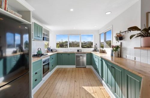 Ocean Grove House | Oceanside haven opposite the surf beach