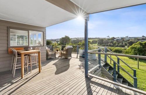 Ocean Grove House | Oceanside haven opposite the surf beach