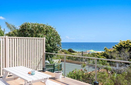 Peppermint Grove Beach House | Oceanview Manor by Peppy Beach Retreats® (10 Adults), Manor