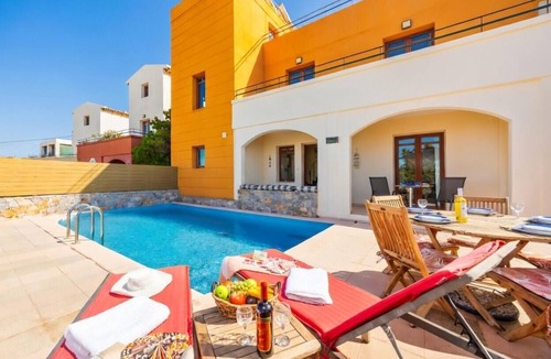 Plaka Villa | Odysseus Villa - Three Bedroom Villa, Sleeps 6