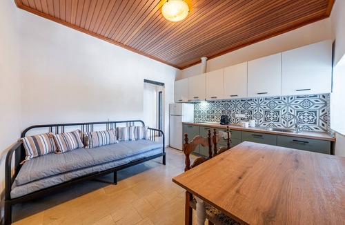 Sivota House | Old Manor House 2 Holiday Home with Sea View, Wi-Fi, and Air Conditioning