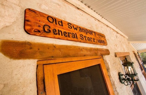 Swanport Cottage | Old Swanport General Store, Swanport-Murray River