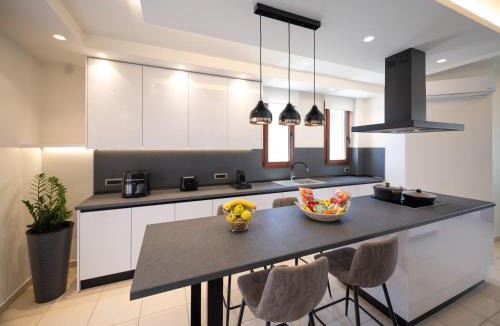 Rhodes Town Villa | Old Town 7 min - Free Airport Pickup - 6BR Villa