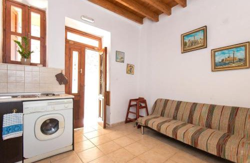 Rhodes Old Town House | Old Town Roloi House