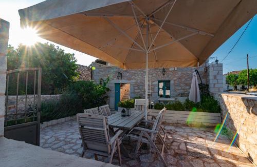 Pyrgou Dirou House | Olea