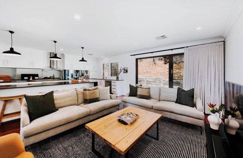 Central Mudgee House | Omaroo A Homestead Escape amongst Rolling Hills