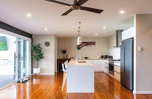 Gorokan House | On The Corso Sun soaked Serenity with Lake Access