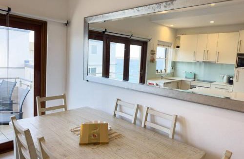 Cronulla Apartment | On The Esplanade - Close to beach & Cronulla mall with Aircon