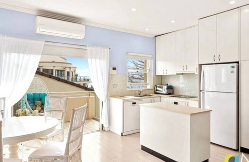 Cronulla Apartment | On The Esplanade sunny apt with a view