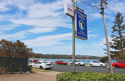 Merimbula House | On the Lake at Penguin Mews - Free WIFI ( unit 7 ) - 3+ nights