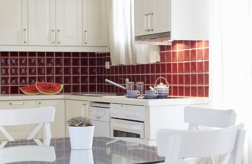Agios Prokopios Hotel | One bed, fully detached apartment, 1 bath, sea view, communal pool, breakfast