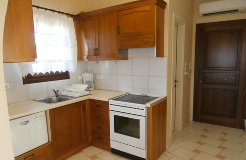 Agios Prokopios Hotel | One bed, fully detached apartment, 1 bath, sea view, communal pool, breakfast