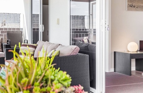 Fremantle Apartment | One bedroom boutique penthouse apartment with 180 degree city and ocean views.