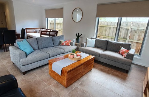 Safety Beach House | Open plan large townhouse with direct access to beautiful beach