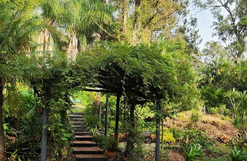 Oxenford House | Opening special n 5 minutes to theme parks and Top golf