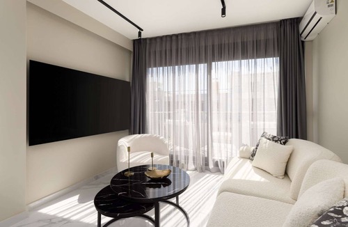 Thessaloniki City Centre Apartment | Ophelia Apartments by halu! Hot Tub & Balcony Apt