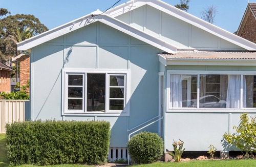Mollymook Cottage | Original 1950's beach cottage