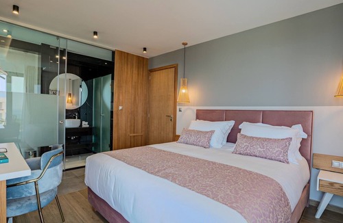 Adele Villa | Orizontes Deluxe Residence