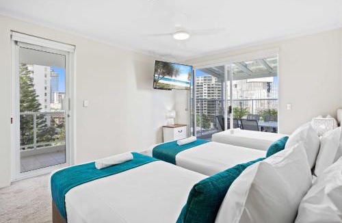 Main Beach Apartment | Oscar on Main 2B - Heart of Main Beach Ocean Views - Hosted by Coastal Letting Co.