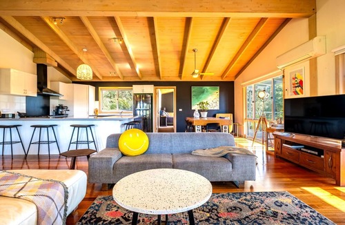 Johanna House | Otway Valley Lodge - Large family home sleeping 12 in idyllic Otways bush setting