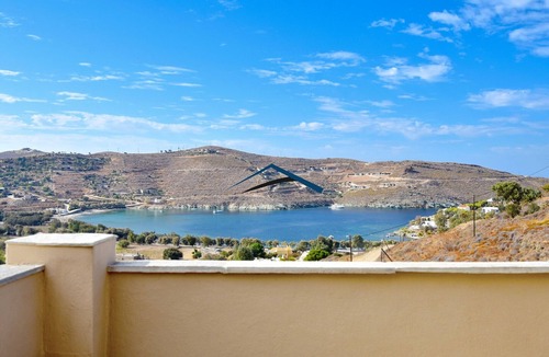 Kea House | Otzia Bay House with a sea view, only 10 minutes by foot to the beach of Otzia.