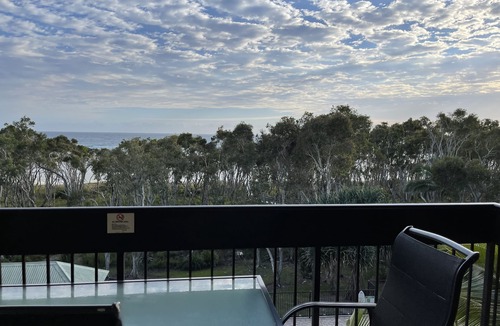 Point Lookout Apartment | Our barefoot property is set to delight you with beautiful views of the ocean.