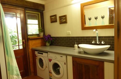 Eerwah Vale House | Outback magic in the Hinterland!