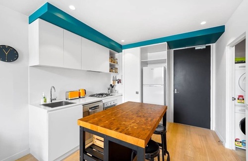 Collingwood Apartment | Oxley - 1 Bedroom Apt in the Heart of Collingwood!