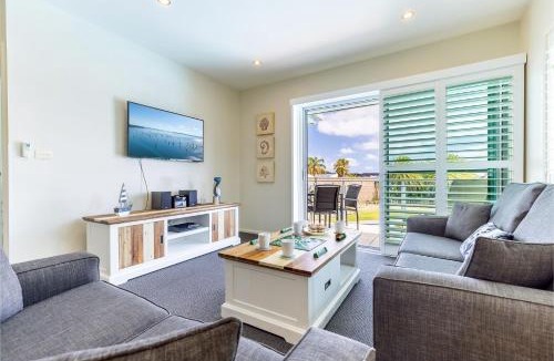 Salamander Bay House | Pacific Blue 278-265 Sandy Pt Rd- Dual Key Access, Wifi, Linen and Air Conditioning