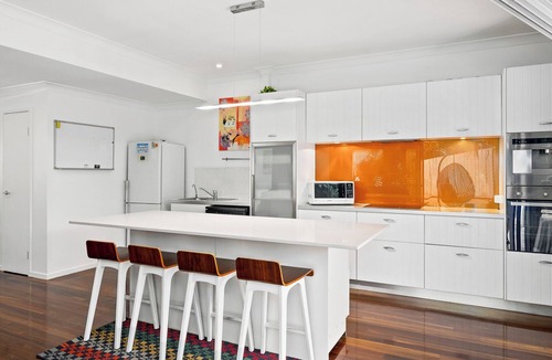 Milton House | PaddingtonPad Perfect Position Modern Quiet polished floors close to Suncorp