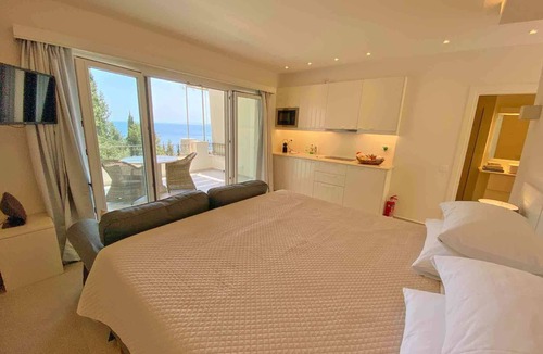 Petaleia Cottage | Paleopetres K-Nine - Premium Suite - Sea Views - Beach - Pool - Kalami